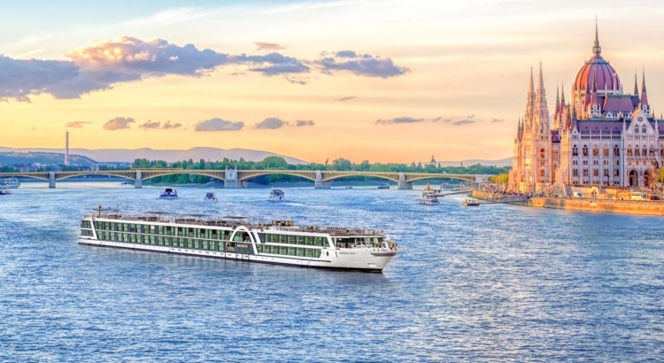 Lueftner Cruises AMADEUS Riva Render Foto STLJB Shutterstock